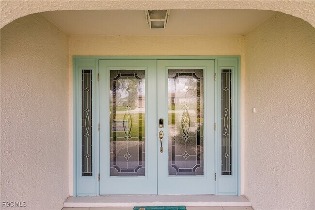 1424 Windsor Ct in Cape Coral, FL - Building Photo - Building Photo