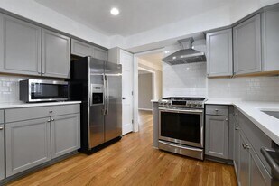 4576 Wagon Wheel Dr in Bloomfield Hills, MI - Building Photo