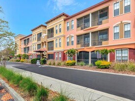 13941 Clubhouse Dr in Tampa, FL - Building Photo