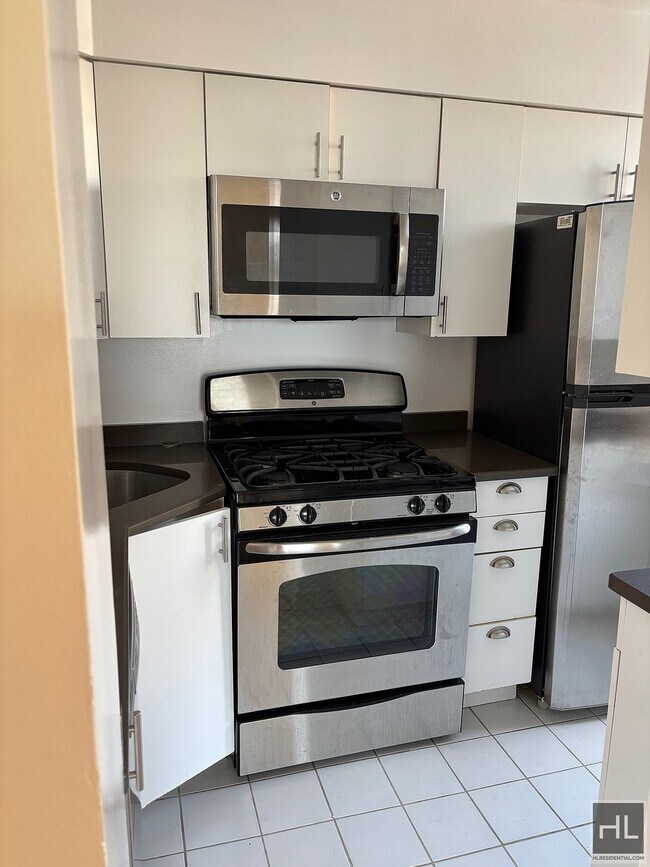 WEST 79 STREET in New York, NY - Building Photo - Building Photo