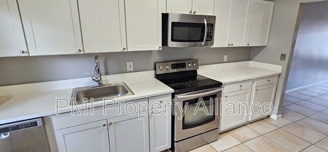 property at 725 Northlake Blvd