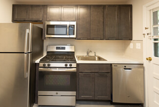 Hillside Apartments in Edison, NJ - Building Photo - Interior Photo