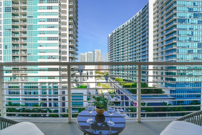 3250 NE 1st Ave in Miami, FL - Building Photo - Building Photo