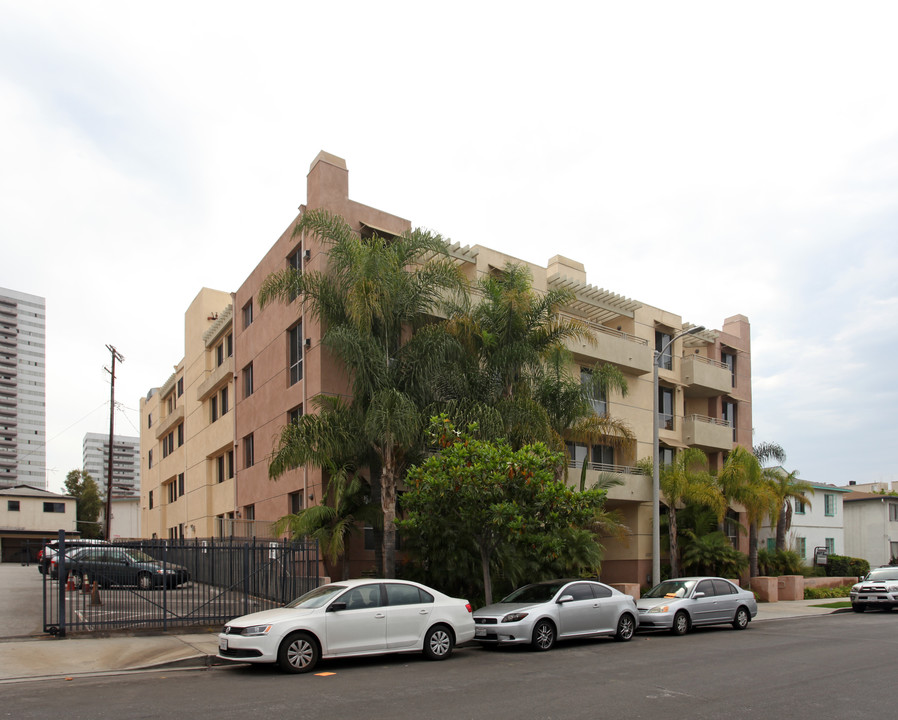 The Courtyard Villas in Los Angeles, CA - Building Photo