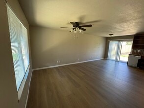 18850 N Oak Knoll Ave in Lockeford, CA - Building Photo - Building Photo