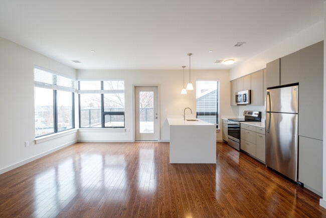 76 Thorndike St, Unit 4 in Brookline, MA - Foto de edificio - Building Photo