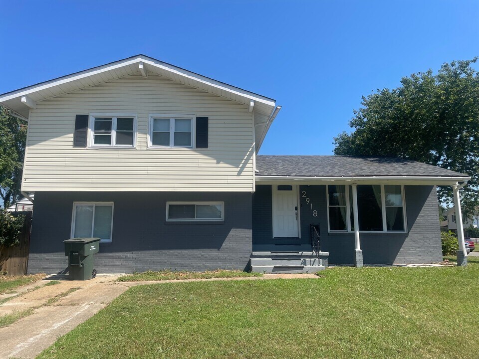 2918 Somerset Ln in Norfolk, VA - Building Photo