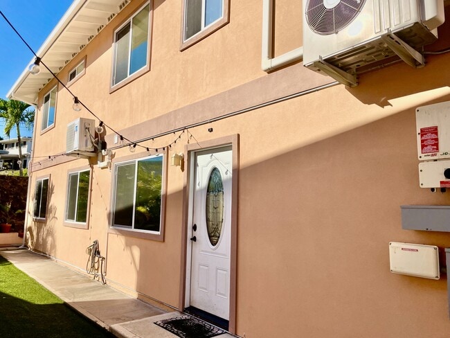 1310 Maalahi St in Honolulu, HI - Building Photo - Building Photo