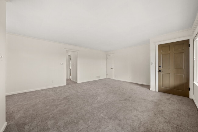 property at 827 W 11th Ave