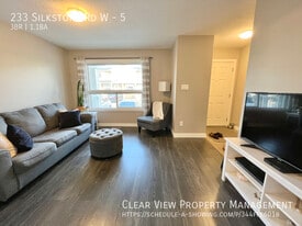 233 Silkstone Rd W in Lethbridge, AB - Building Photo