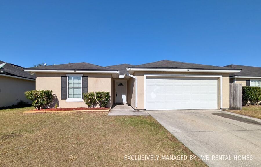 5753 Village Pond Cir in Jacksonville, FL - Foto de edificio