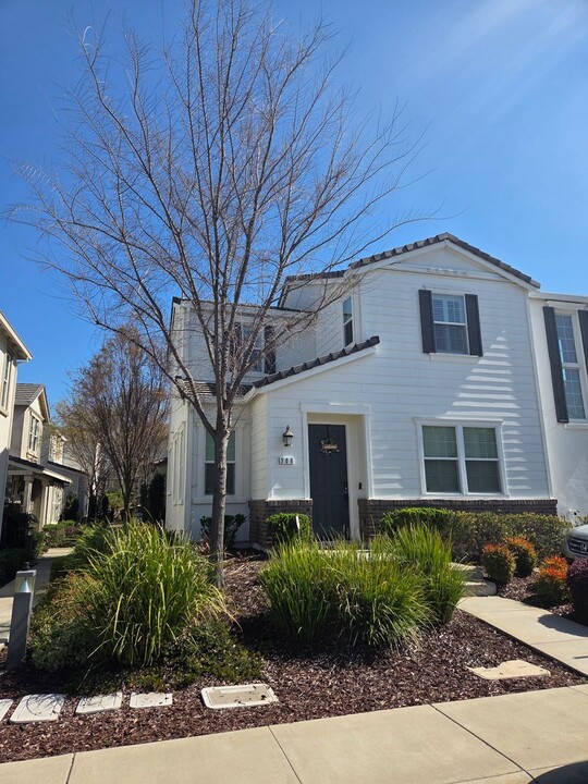 306 Colner Cir in Folsom, CA - Building Photo