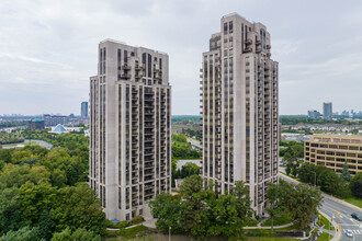 135 Wynford Dr in Toronto, ON - Building Photo - Building Photo