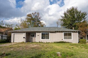 5851 Southtown St in Houston, TX - Building Photo