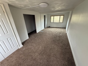 1082 Frye Rd in Jeannette, PA - Building Photo - Building Photo