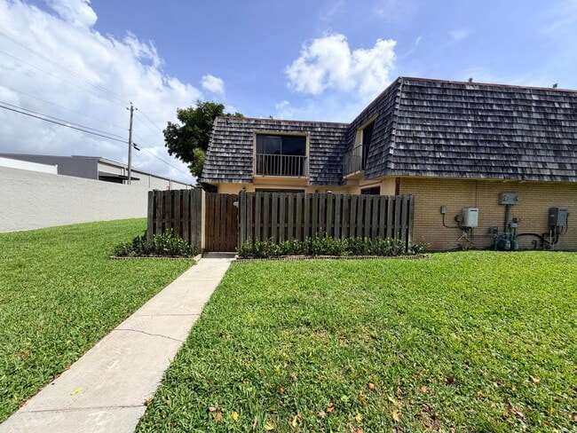 37 Lake Arbor Dr