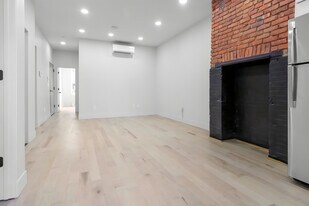 680 Hart St in Brooklyn, NY - Building Photo