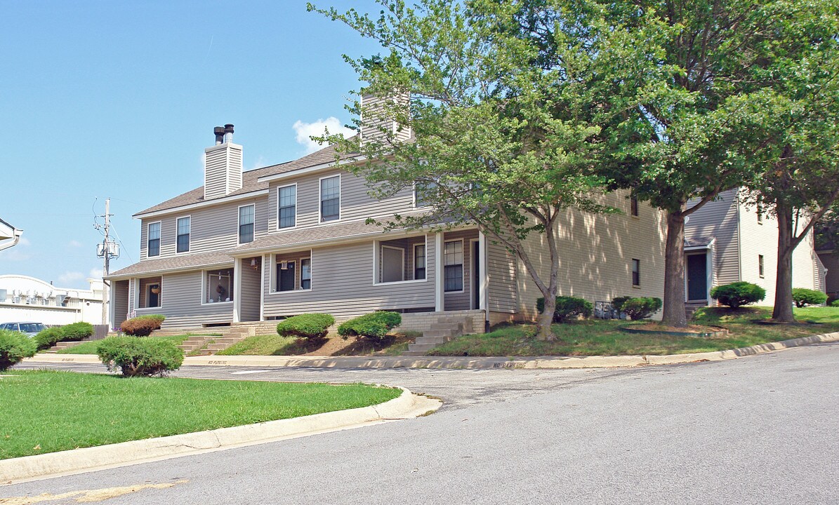 400 Fairway Cir in Springdale, AR - Foto de edificio