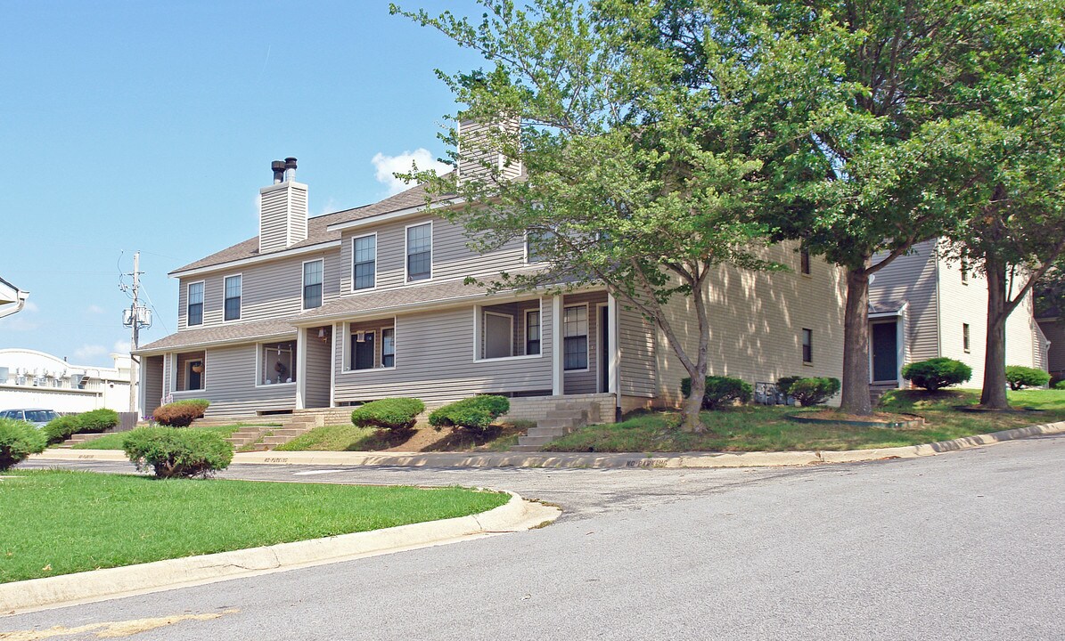 400 Fairway Cir in Springdale, AR - Building Photo