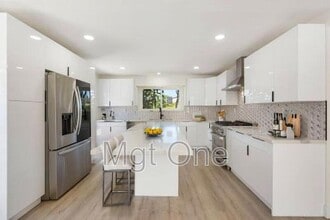 25045 MacKenzie St in Laguna Hills, CA - Building Photo - Building Photo
