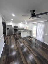 107 Sandy Lake Dr in Hampton, VA - Building Photo - Building Photo