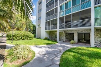 301 Sunrise Dr, Unit 4AE in Key Biscayne, FL - Building Photo - Building Photo
