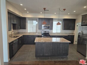 940 S Western Ave in Los Angeles, CA - Foto de edificio - Building Photo