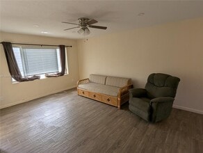 2210 Johnson St in Hollywood, FL - Building Photo - Building Photo