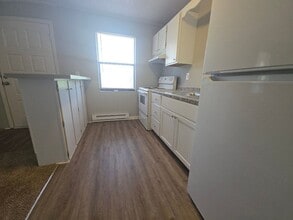 BC - Broadbay Crossings in Winston-Salem, NC - Building Photo - Interior Photo