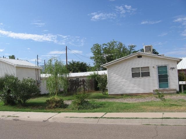 1300-1304 Lovers Ln in Alamogordo, NM - Foto de edificio - Building Photo