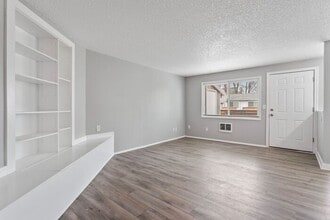 9167 SE Clackamas Rd in Clackamas, OR - Building Photo - Building Photo