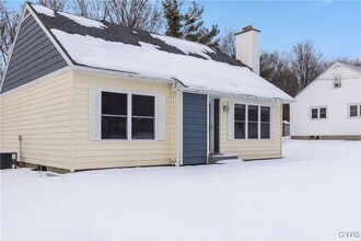 115 Tarlton Rd in Utica, NY - Foto de edificio - Building Photo