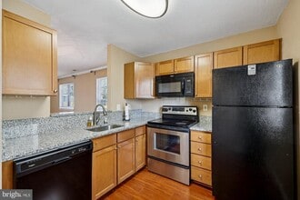 11407 Herefordshire Way in Germantown, MD - Building Photo - Building Photo