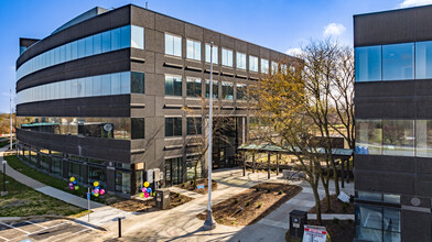 Lofts at Tiffany Springs in Kansas City, MO - Foto de edificio - Building Photo