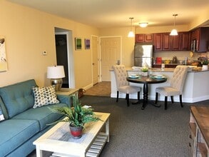 Residences at Great Cedars in Winooski, VT - Foto de edificio - Building Photo