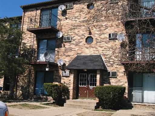 1908 Green Ln in Palatine, IL - Building Photo