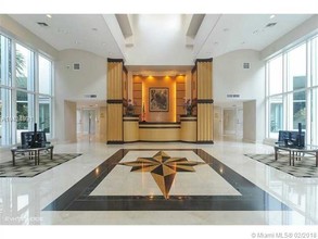 3370 NE 190th St-Unit -406 in Aventura, FL - Foto de edificio - Building Photo