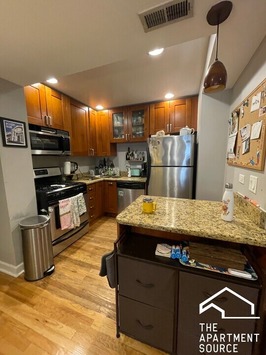 6978 N Greenview Ave, Unit 210 in Chicago, IL - Foto de edificio