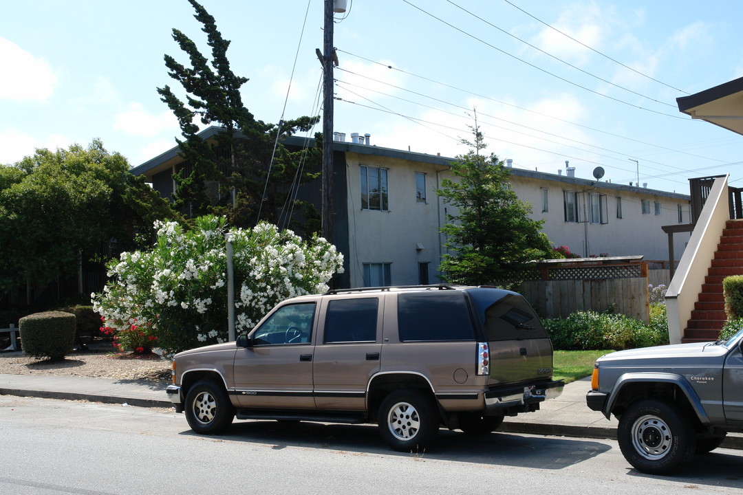 470 19th Ave in San Mateo, CA - Building Photo