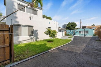 1637 Jackson St in Hollywood, FL - Building Photo - Building Photo