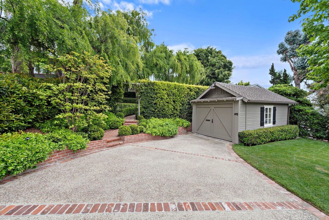 475 El Bosque in Laguna Beach, CA - Building Photo