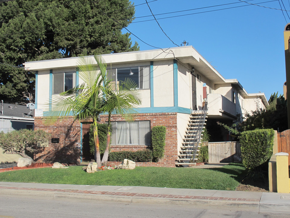 2021 Dufour Ave in Redondo Beach, CA - Building Photo