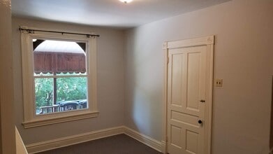 309 Lawn St in Pittsburgh, PA - Foto de edificio - Building Photo