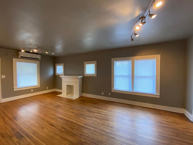 147 N Lewis Pl in Tulsa, OK - Building Photo - Building Photo