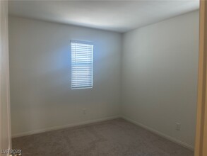 4603 Sapphire Crst Ave in Las Vegas, NV - Building Photo - Building Photo