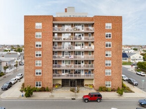 Lido Shores in Long Beach, NY - Building Photo - Building Photo