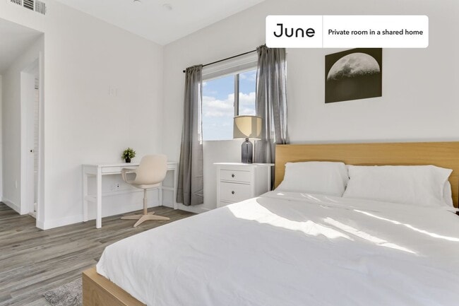 Room in Shared 5 bed/7 bath home in Los Angeles, CA - Building Photo - Building Photo