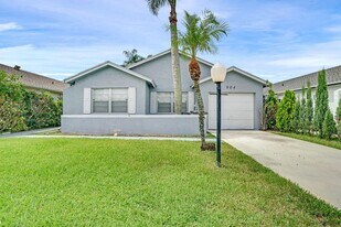 9044 Pine Springs Dr in Boca Raton, FL - Building Photo