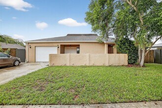 9430 SW 49th St in Cooper City, FL - Building Photo - Building Photo
