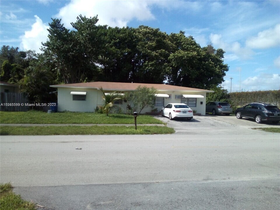 3420 SW 62nd Ave in Miramar, FL - Building Photo